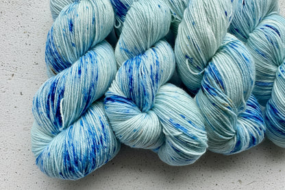 Islagt Turkis Mikro-Sprikle — Platina Sokk 4ply