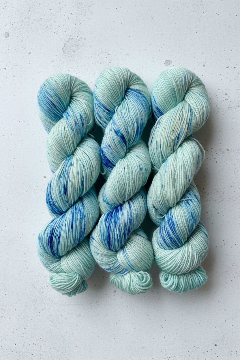 Islagt Turkis Mikro-Sprikle — Platina Sokk 4ply