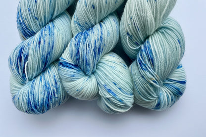 Islagt Turkis Mikro-Sprikle — Platina Sokk 4ply