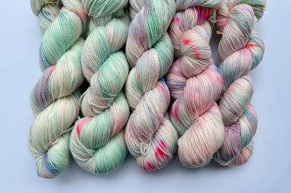 Daybreak Pastel Speckle — Kashmir-Sokk 4ply