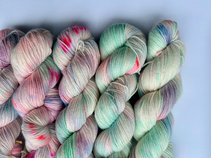 Daybreak Pastel Speckle — Kashmir-Sokk 4ply