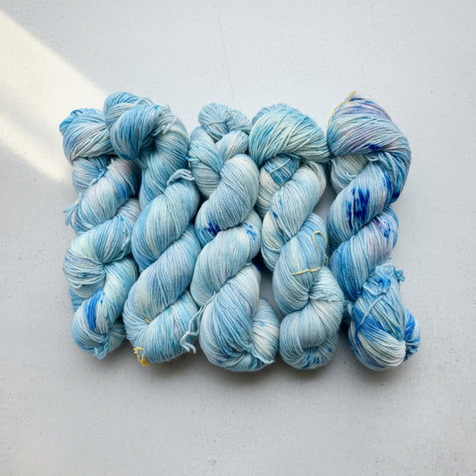 Islagt Akvamarin Krystall — Kashmir-Sokk 4ply