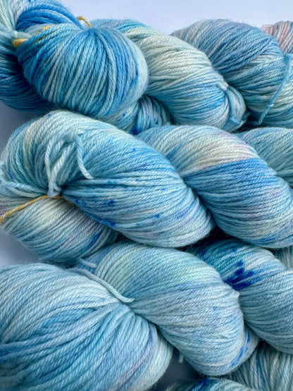 Islagt Akvamarin Krystall — Kashmir-Sokk 4ply