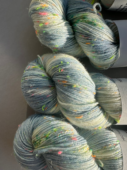 Neo Tweed 4ply – Icy Quartz