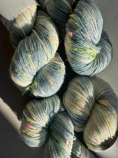 Neo Tweed 4ply – Icy Quartz
