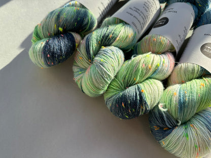 Neo Tweed 4ply – Neon Fluorite