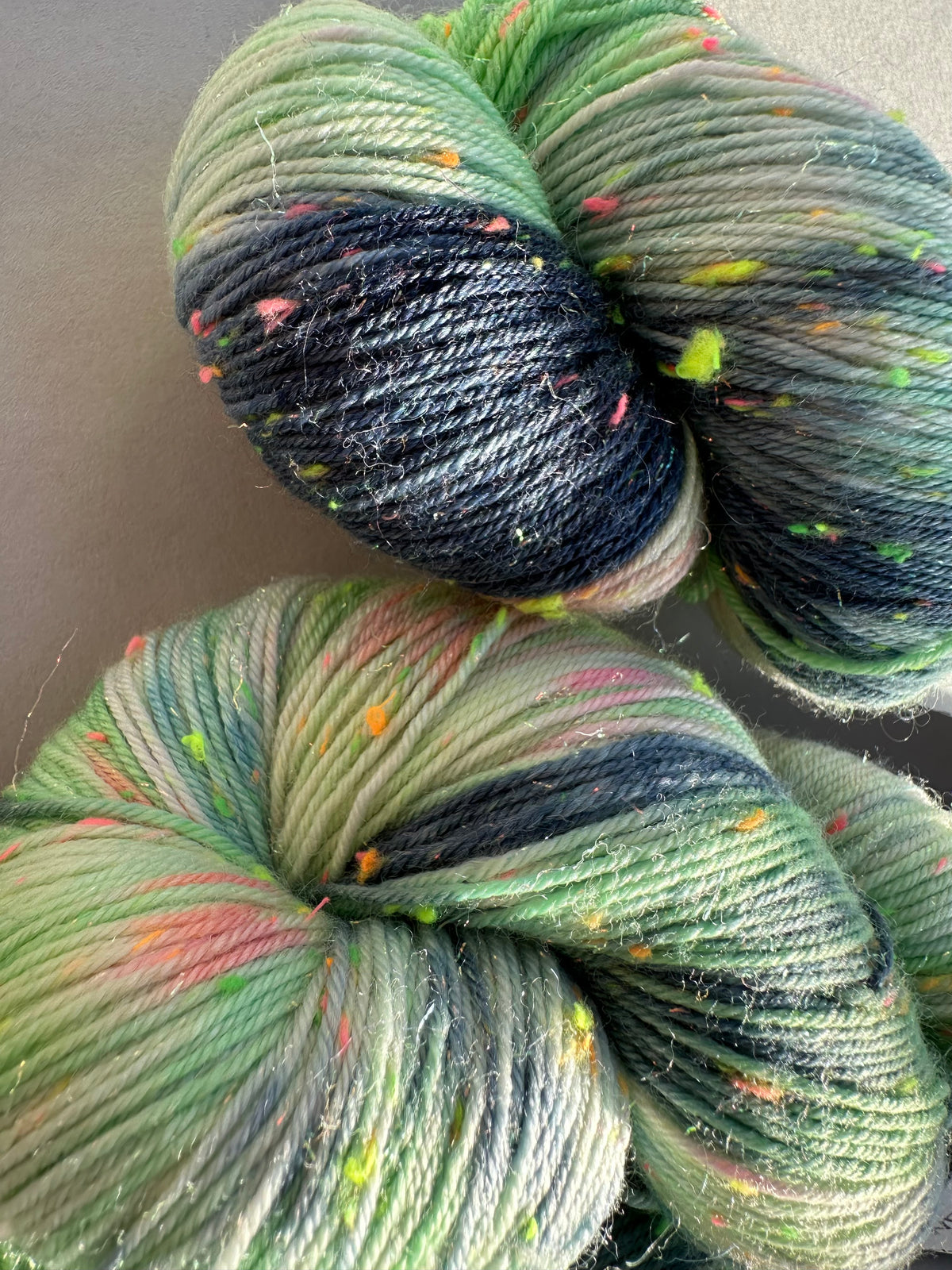Neo Tweed 4ply – Neon Fluorite