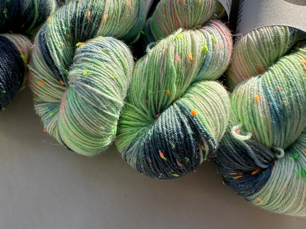 Neo Tweed 4ply – Neon Fluorite