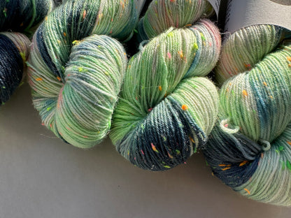 Neo Tweed 4ply – Neon Fluorite